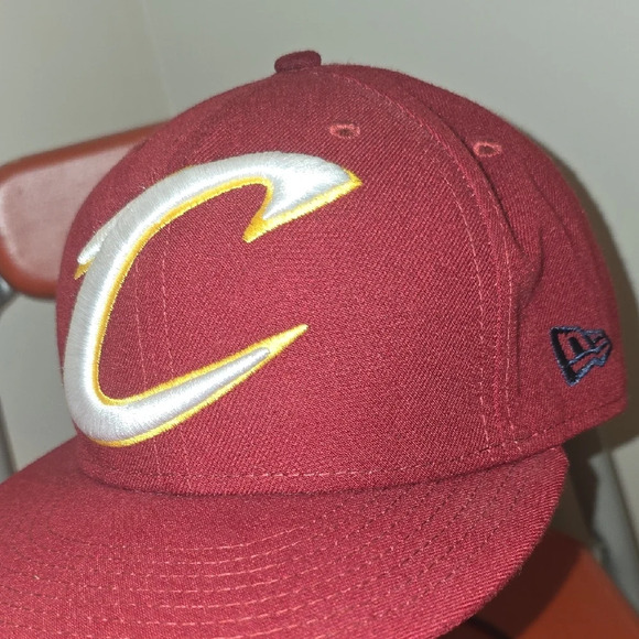 New Era Burgundy Cleveland Cavaliers Cap with Gold and White Accents - Picture 4 of 4